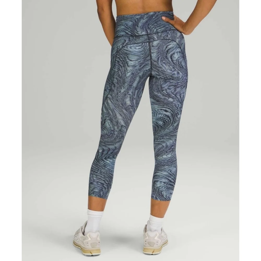 Lululemon Fast And Free High Rise Crop 23" Inseam In Dimensional Icing Size 6 - Picture 6 of 8